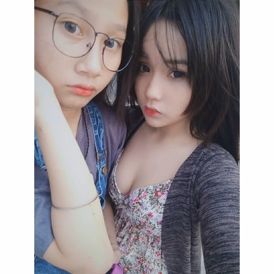 Ngoài ra Minh Anh cũng điều chỉnh chế độ ăn uống, dinh dưỡng của mình. Thời gian dầu nhịn ăn nhưng thấy mệt mỏi và không hiệu quả, Minh Anh quyết định chỉ ăn các loại rau xanh, salat, loại bỏ tối đa tinh bột và đường.