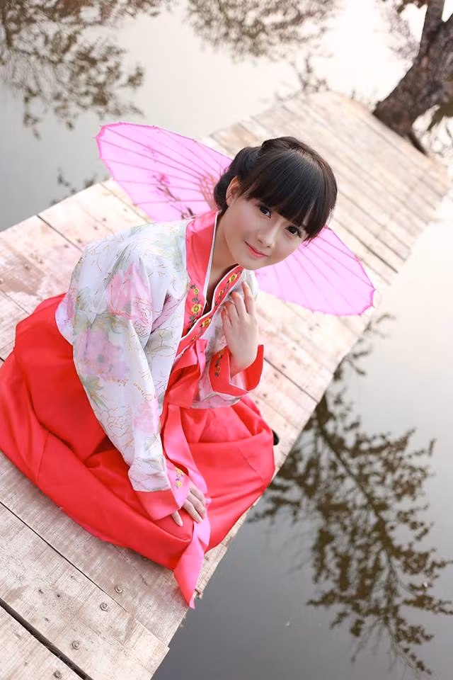 Từ đó đến nay, Hà Vi dù được nhiều người quan tâm hơn nhưng không vì thế mà cô nàng tận dụng để giúp bản thân nổi tiếng thực sự. Vẫn đang là học sinh nên Hà Vi muốn tập trung cho việc học, những hoạt động như chụp ảnh, làm mẫu… chỉ là thú vị trong lúc rảnh rỗi, cần xả stress.