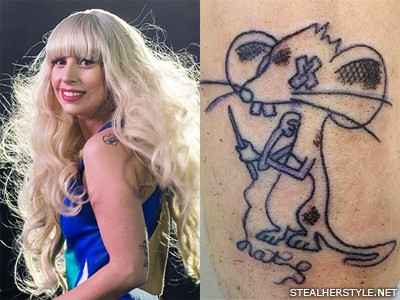 Lady Gaga có một hình xăm của một con chuột trên khuỷu tay của mình vào tháng 8 năm 2013.