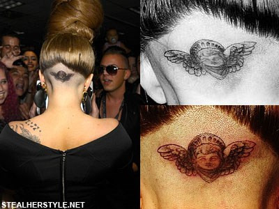 Hình xăm sau gáy của Lady Gaga chỉ tồn tại được vài tháng, sau đó cô đã để tóc mọc và che lấp toàn bộ nó.