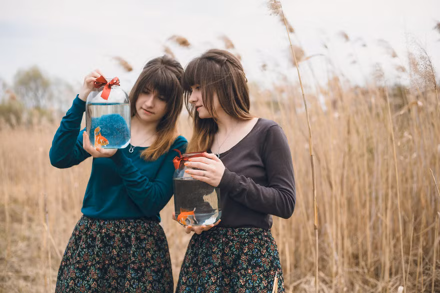 Các đặc điểm riêng trên từng khuôn mặt, màu da, màu mắt tạo nên sự đa dạng về bản sắc vùng miền.