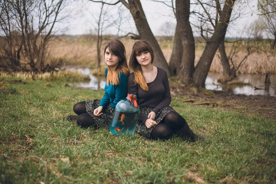 Ý tưởng chụp ảnh các cặp đôi song sinh trên khắp thế giới nhận được rất nhiều sự ủng hộ và quan tâm của cộng đồng. Với mục đích tạo ra 1 quyển album đầu tiên trên thế giới dành cho các cặp song sinh, nhiều người tỏ ra thích thú và hào hứng đón chờ tác phẩm đầy sáng tạo đó.