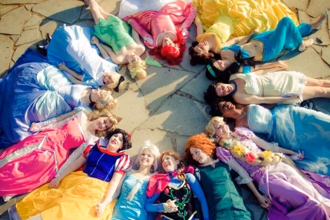 Cuoc song cua cong chua Disney phien ban doi thuc-Hinh-2