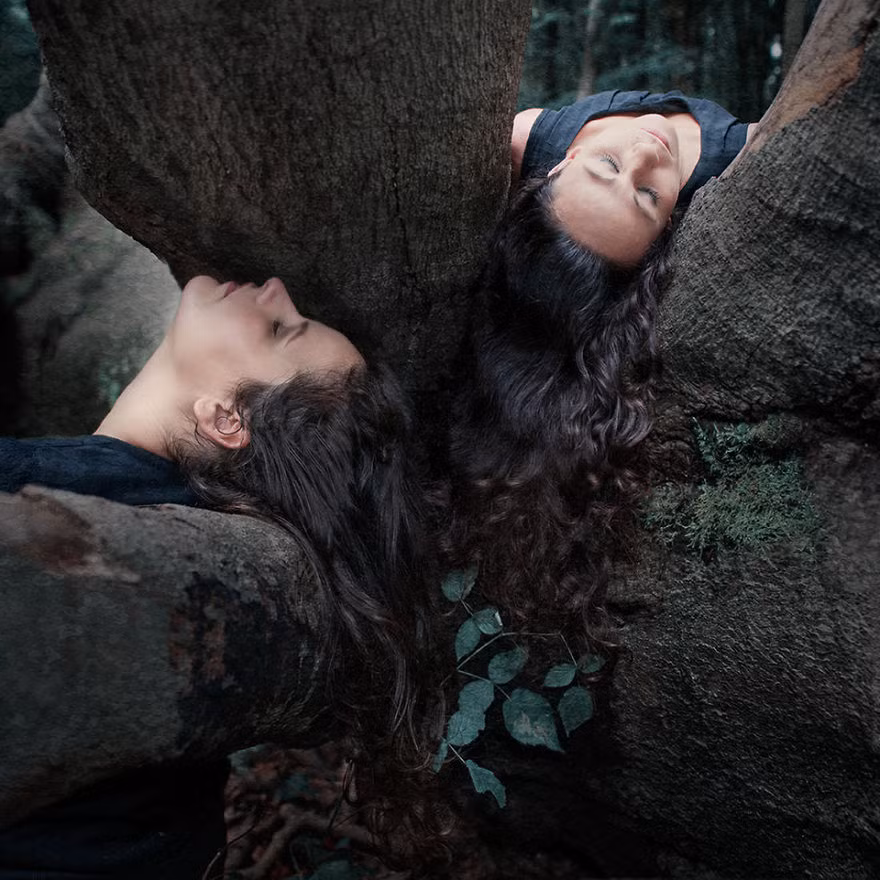 Amélie Berton là một người yêu nghệ thuật Pháp, cư trú tại Brussels. Không qua bất cứ một khóa học đào tạo nhiếp ảnh nào, nhưng những shoot ảnh của cô nhiếp ảnh trẻ này khiến nhiều nhiếp ảnh gia chuyên nghiệp cũng phải trầm trồ. Cô gái này có thể cảm thụ một môi trường đa văn hóa đầy cảm hứng.