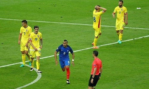 Nhưng Payet đã cướp đi tất cả của Romania khi có bàn thắng cực đẹp ấn định chiến thắng 2-1 cho ĐT Pháp. Ảnh: Euro2016.com.