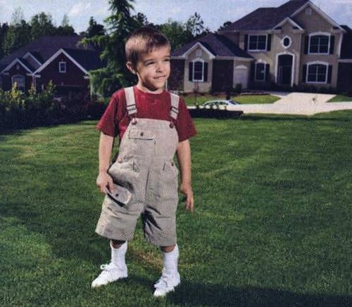 Từng bước phát triển, từng khoảnh khắc đáng nhớ trong quá trình trưởng thành của Samuel đều được bố mẹ cậu ghi lại bằng những bức ảnh. Cho đến nay, Samuel vẫn là một niềm tự hào của gia đình, một đứa con ngoan và một học sinh được nhiều thầy cô, bạn bè yêu mến, khâm phục.