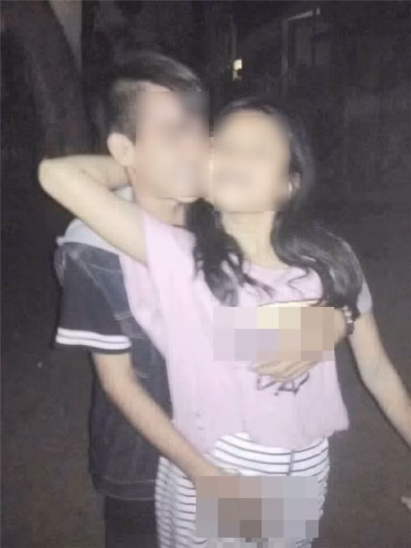 Số khác lại nhìn nhận đây là một vụ lạm dụng tình dục. Cô gái trẻ trong bức ảnh với bộ dạng, cách ăn mặc khác hẳn với những người con trai bên cạnh nên bị cho là có vấn đề về thần kinh, không tỉnh táo nên mới bị các "yêu râu xanh" lợi dụng. Hiện tại vẫn chưa có thông tin cụ thể về nhóm bạn trong loạt ảnh gây sốc này, nhưng những gì họ tạo ra chính là sự bàng hoàng, cảm giác sốc cho rất nhiều người khác, đặc biệt là các bậc phụ huynh vô tình xem được bộ ảnh trên các diễn đàn dành cho cha mẹ.