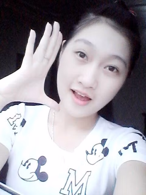 Trên fanpage Beat, nhiều dân mạng còn hoài nghi dù năm nay mới 17 tuổi nhưng Bảo Ngọc đã có chồng. Tuy nhiên, đây được xác định chỉ là những tin đồn, Bảo Ngọc hiện chỉ muốn tập trung bán hàng, kiếm tiền để chữa bệnh tiểu đường của mẹ và theo tiết lộ của cô thì "Mẹ không cho em yêu sớm".