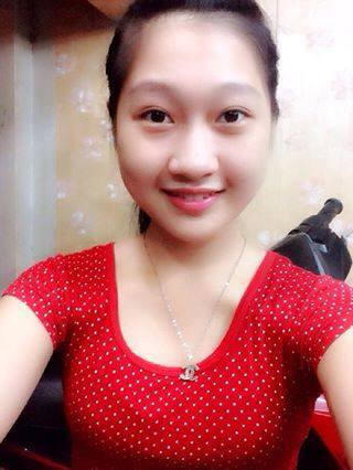 Dù chưa được kiểm chứng nhưng cư dân mạng hiện vẫn đang liên tục truyền tai nhau về những câu chuyện xung quanh cuộc sống, gia cảnh khó khăn của cô gái bán kẹo Bảo Ngọc. Theo đó, Ngọc là con gái trong một gia đình đông anh em nhưng không may bố cô mắc bệnh hiểm nghèo, Ngọc phải bỏ học từ lâu, bươn trải để kiếm tiền chạy chữa cho bố, giúp đỡ gia đình.