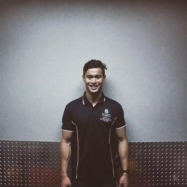 Được biết, chú rể Zachary Lee năm nay 25 tuổi, từng theo học trường Đại học Queensland, Australia. Vốn là một huấn luyện viên thể hình, có tính cách năng động, yêu thích những trải nghiệm mới mẻ nên Zachary Lee đã nêu ra ý tưởng tạo bất ngờ trong đám cưới của mình với sự giúp đỡ của những người bạn thân. 