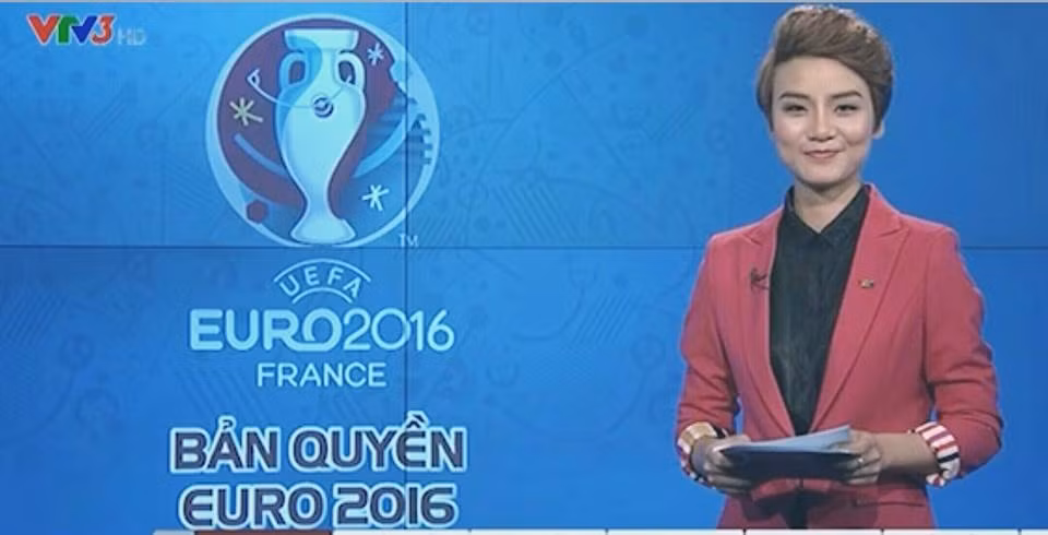 Trong nhiều chương trình thể thao, bóng đá mùa Euro 2016, khán giả VTV rất chú ý tới gương mặt một nữ BTV xinh đẹp, nổi bật với mái tóc ngắn cá tính với cách dẫn chương trình rất thú vị. Nhân vật được nhắc tới ở đây chính là BTV Thùy Dung, người khá nổi tiếng khi thường xuyên xuất hiện trong các chương trình chuyên về thể thao của đài VTV và là một khách mời, người chơi “Cuộc đua kỳ thú” đầy thú vị. Ảnh trong bài: Facebook nhân vật.