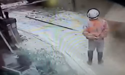 Nguoi dan ong may man cua nam thoat chet trong gang tac