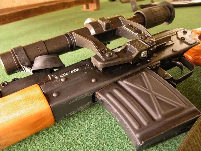 Sung ban tia PSL: Vuot qua cai bong sat thu Dragunov SVD-Hinh-7