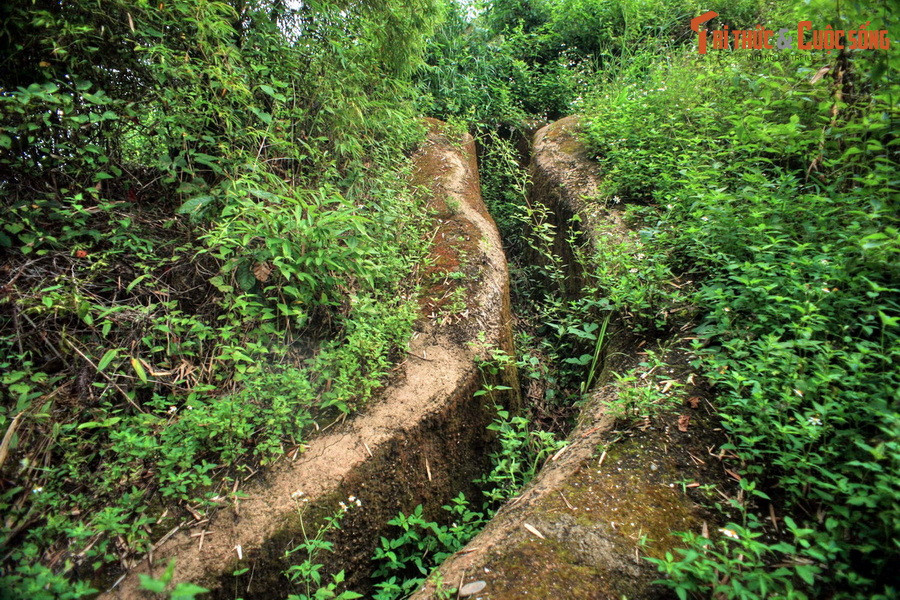  6. 200 km hầm hào được đào bằng tay. Quân và dân Việt Nam đã đào hơn 200 km hầm hào xuyên lòng chảo, chỉ bằng cuốc xẻng và tay trần, bất chấp bom đạn và thời tiết khắc nghiệt.