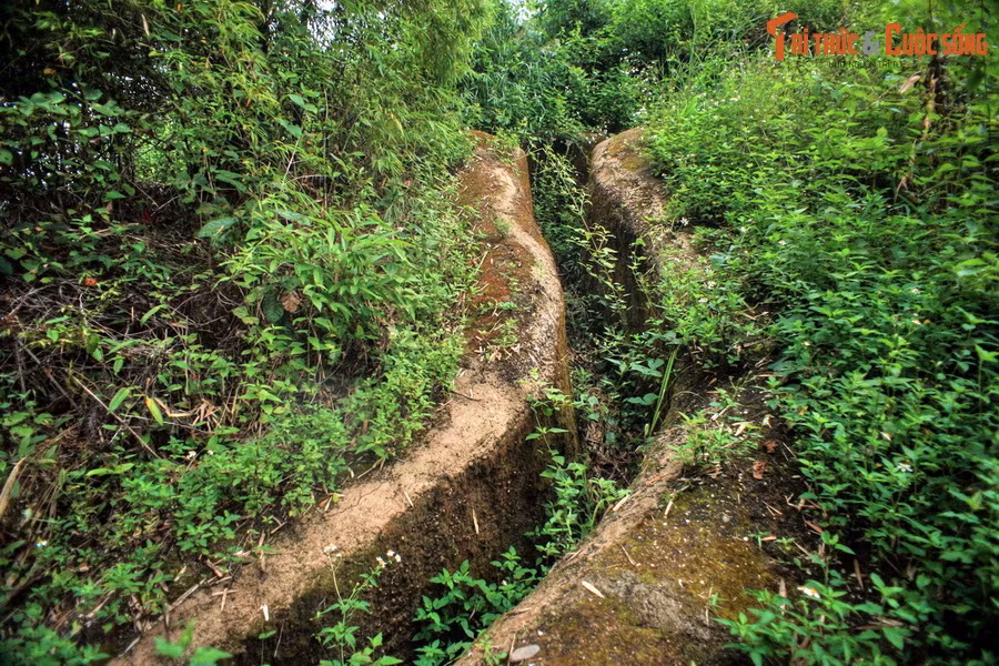 6. 200 km hầm hào được đào bằng tay. Quân và dân Việt Nam đã đào hơn 200 km hầm hào xuyên lòng chảo, chỉ bằng cuốc xẻng và tay trần, bất chấp bom đạn và thời tiết khắc nghiệt.