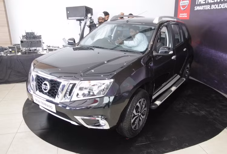 Được thiết kế dành cho các thị trường đang phát triển, Terrano là mẫu SUV hạng B được Nissan ra mắt lần đầu vào năm 1986. Thế hệ Terrano hiện tại đã ra mắt từ năm 2013, chính vì vậy phiên bản Nissan Terrano 2017 nâng cấp lớn với 22 cải tiến lớn nhỏ khác nhau đã vừa được hãng xe Nhật "trình làng" tại thị trường Ấn Độ.
