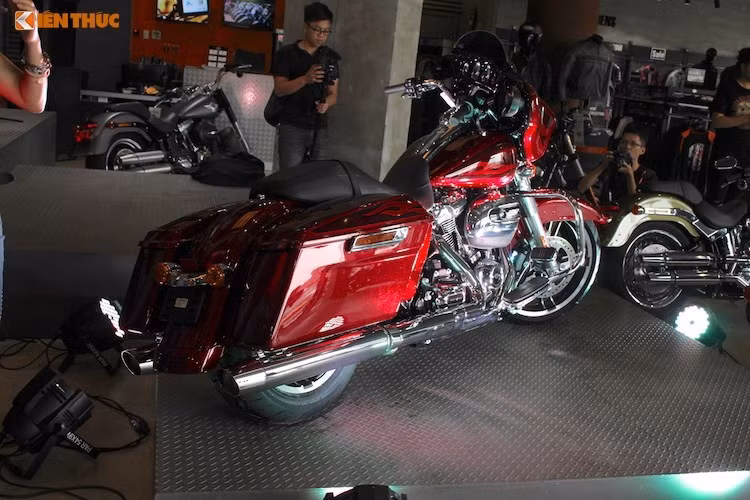 Hãng xe còn lại lần đầu xuất hiện chính là "ông lớn" Mỹ Harley-Davidson. Tại triển lãm VMCS 2017, Harley-Davidson hứa hẹn sẽ đem tới đội hình xe khá "hùng hậu" để trưng bày trước công chúng, với điểm nhấn là các dòng xe với động cơ Milwaukee-Eight thế hệ mới.