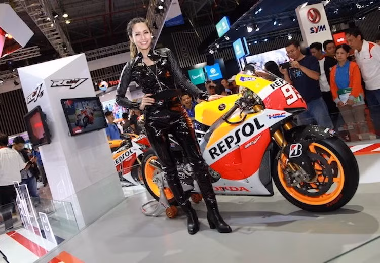 Ban tổ chức triển lãm VMCS 2017 sẽ dành riêng sáng ngày 04/05 để đón tiếp báo chí và mở cửa cho khách tham quan từ 16h00 đến 20h00 cùng ngày. Triển lãm sẽ tiếp tục đón khách từ 09h00 đến 20h00 trong 03 ngày tiếp theo (từ 05/05 đến hết ngày 07/05/2017).