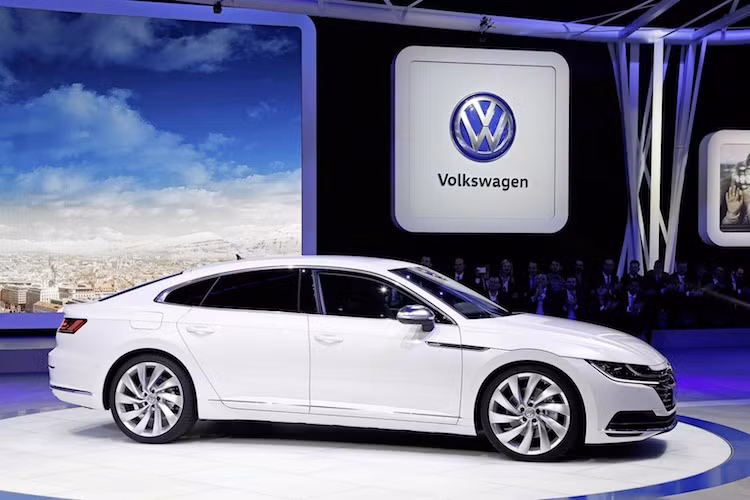 Những phiên bản thấp sẽ sử dụng hộp số sàn 6 cấp và dẫn động cầu trước, trong khi các bản còn lại dùng hộp số ly hợp kép 7 cấp kèm hệ dẫn động 4 bánh 4Motion. Các trang bị an toàn của xe cũng được chú trọng với những hệ thống như hỗ trợ gọi cấp cứu khi tai nạn, hỗ trợ giữ làn, giữ ga tự động thông minh...