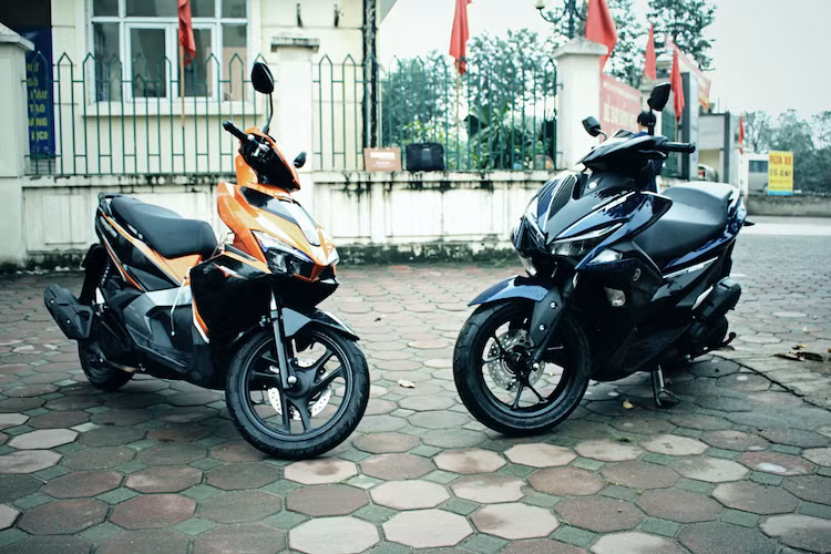 Với phiên bản 125 cc, NVX đã trở thành đối thủ cạnh tranh trực tiếp đúng nghĩa của Honda Airblade 125 - mẫu xe nhiều năm liền được khách hàng Việt ưa chuộng trong phân khúc hạng trung. Trước đây, phiên bản NVX 155 được cho là "trên cơ" Airblade khi xét về cả trang bị, giá thành và dung tích động cơ.