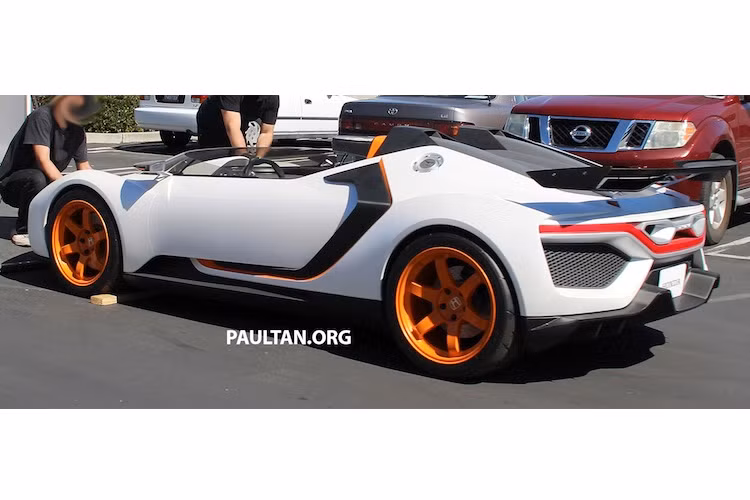 Về động cơ, nhiều khả năng ZSX bản thương mại không được trang bị động cơ 4 xi-lanh thẳng hàng 2.0l tăng áp như của phiên bản Civic Type R do vấn đề không gian và nhiệt độ. Dòng động cơ rất có khả năng được Honda sử dụng trên chiếc xe là cỗ máy 3 xi-lanh 1.5l tăng áp với công suất 190 mã lực của bản Civic thường, kết hợp với động cơ điện "trợ lực" để đạt tổng công suất khoảng 300 mã lực.