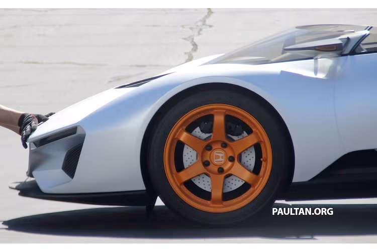 Phiên bản ZSX ý tưởng được trang bị mâm độ Volk TE37 với màu vàng cam nổi bật. Tuy nhiên cùng với mui trần, những chi tiết này có thể sẽ không xuất hiện trên bản thương mại sản xuất hàng loạt của chiếc xe.