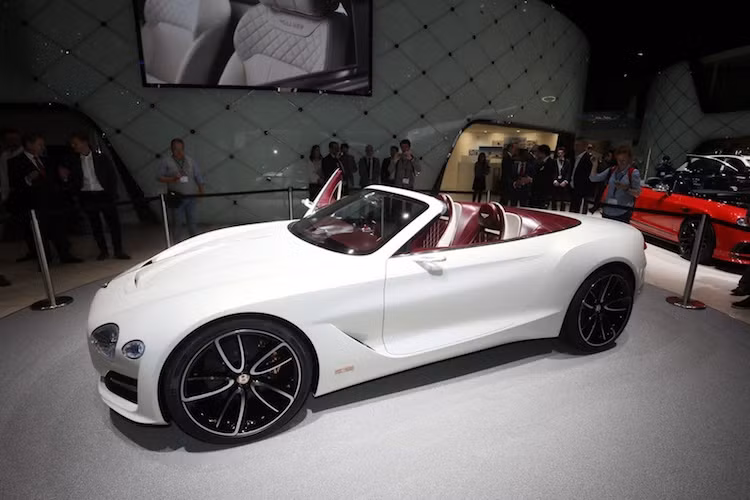 Bentley EXP 12 Speed 6e cũng là mẫu xe đại diện cho chiến lược "điện hóa" dòng sản phẩm siêu sang của hãng trong những năm tới, bắt đầu với chiếc Bentayga vào năm 2018. Tại triển lãm Geneva, đại diện Bentley không tiết lộ về kế hoạch sản xuất hàng loạt các phiên bản của EXP 12 Speed 6. Tuy nhiên trước đây, Wolfgang Durheimer - Giám đốc điều hành Bentley đã từng hé lộ rằng chúng sẽ được đưa lên dây chuyền.