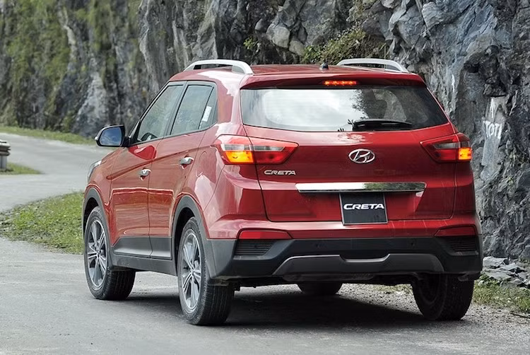 Creta ở Việt Nam có 2 phiên bản động cơ là xăng 1.6l 4 xi-lanh 123 mã lực/151 Nm và diesel 1.6l 128 mã lực/260 Nm. Cả 2 phiên bản đều có hộp số tự động 6 cấp và hệ dẫn động cầu trước. Tuy nhiên tại Việt Nam, 2 phiên bản xăng/dầu của Creta đều có giá khá đắt, lần lượt là 806 và 846 triệu đồng.