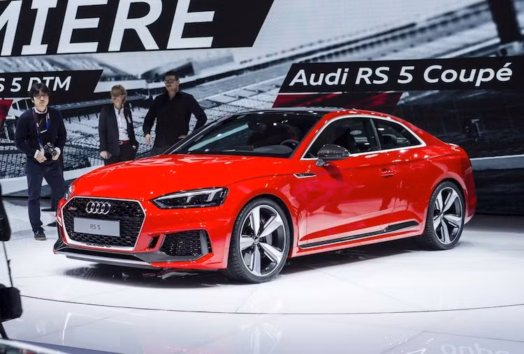  Audi RS5 2018 là phiên bản thể thao RS đầu tiên được tạo ra sau khi bộ phận phát triển xe hiệu năng cao quattro GmBH đổi tên thành Audi Sport. Chiếc xe được phát triển dựa trên cơ sở thế hệ coupe hạng sang phân khúc D Audi A5 mới nhất, ra mắt lần đầu vào tháng 6 năm ngoái.