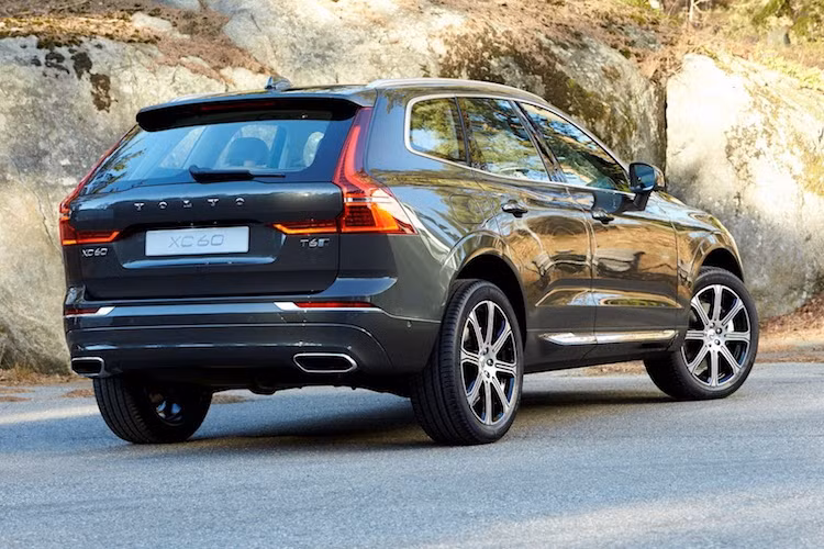 Sau khi ra mắt tại triển lãm Geneva, phải tới giữa tháng 4 tới đây Volvo XC60 mới chính thức lên dây chuyền sản xuất hàng loạt tại nhà máy Torslanda ở Thụy Điển.