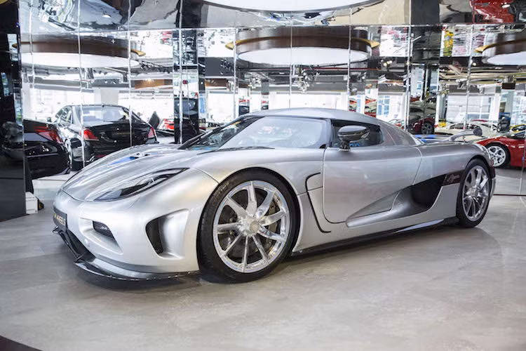 Được sản xuất từ năm 2011, siêu xe Koenigsegg Agera là "hậu duệ" của dòng CCX/CCXR đình đám trước đây. Tên gọi của xe xuất phát từ động từ "Agera" trong tiếng Thụy Điển, với ý nghĩa là "hành động".