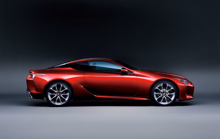 Không chỉ mang phong cách thiết kế mới nhất của Lexus, LC còn sở hữu nhiều đặc điểm gợi nhớ về dòng siêu xe LFA trước đây. Tuy nhiên không giống như LFA, LC là một mẫu xe coupe GT sang trọng thay vì hướng tới tốc độ.