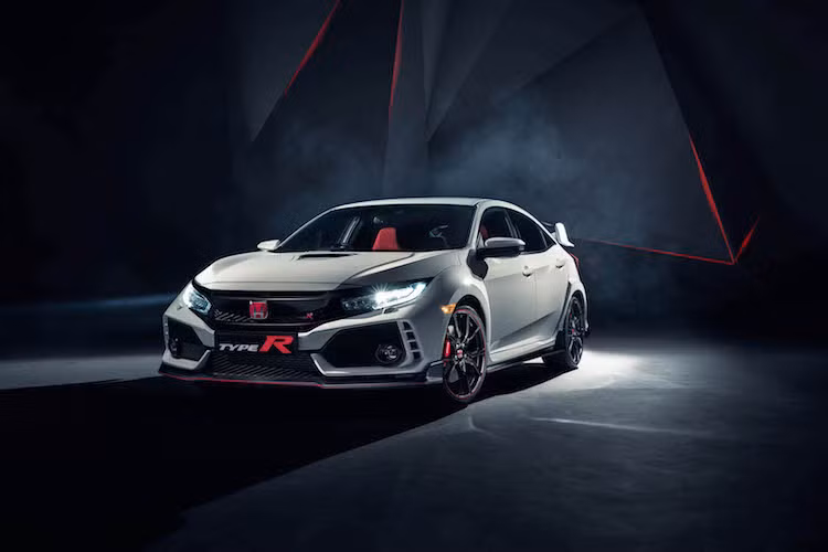 Đối với những người yêu xe thể thao với kinh phí nhỏ trên toàn Thế giới, Honda Civic Type R là một cái tên nổi tiếng, nhưng lại ngoài tầm với của họ khi chiếc xe chỉ có mặt tại Nhật và Anh. Tuy nhiên kể từ thế hệ Civic hiện nay trở đi, phiên bản Type R sẽ được Honda đem tới toàn Thế giới.