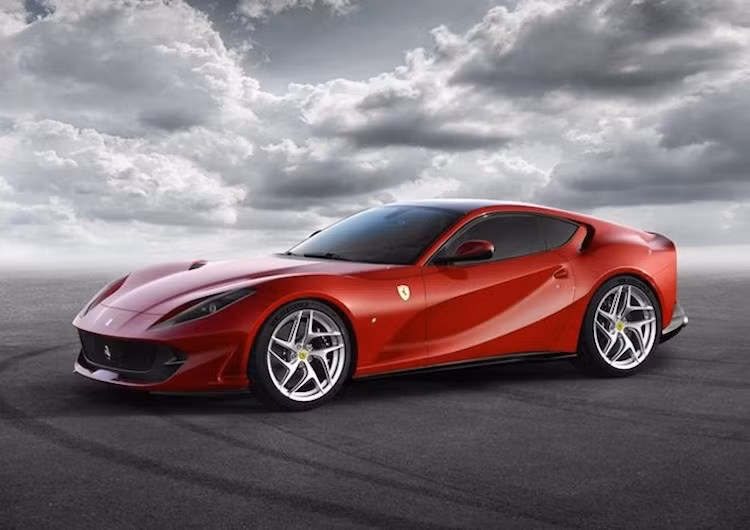 Vừa ra mắt tại triển lãm Geneva 2017, Ferrari 812 Superfast là phiên bản nâng cấp từ dòng F12Berlinetta trước đây. So với F12Berlinetta, 812 Superfast sở hữu ngoại hình "chiến" hơn nhiều. Không chỉ có cặp đèn pha mới sắc sảo hơn, chiếc xe còn sở hữu nắp ca-pô với các khe hút gió bên cạnh đèn pha cùng cản trước với khe hút gió cực lớn kèm các "vây" khí động học với khả năng điều chỉnh tự động để tăng tính khí động học.