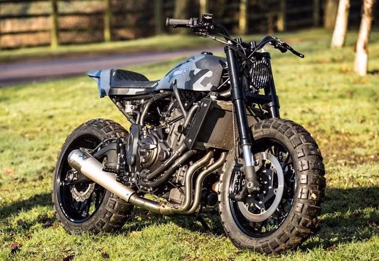 Được coi là phiên bản có giá rẻ hơn của chiếc XSR900 và dựa trên dòng naked bike MT-07, môtô Yamaha XSR700 là một mẫu xe theo phong cách scrambler cổ điển rất lý tưởng để cho các tay độ thỏa sức sáng tạo. Chính vì vậy, xưởng độ Rough Crafts của Đài Loan đã tham gia vào cuộc thi xe độ Yard Built 2017 với 2 bản độ XSR700 theo 2 phong cách khác nhau.