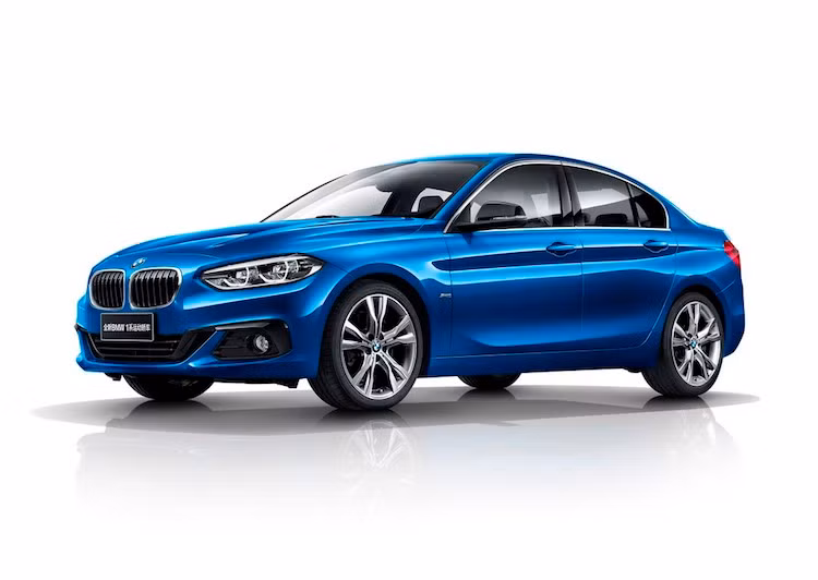 Tại triển lãm ôtô Quảng Châu được tổ chức tại Trung Quốc vào tháng 11/2016, dòng sedan cỡ nhỏ BMW 1 Series Sedan đã chính thức được ra mắt, sau khi BMW đã "hé lộ" về chiếc xe từ tháng 7/2016. Đây là mẫu sedan hạng C với giá rẻ nhất trong dòng sản phẩm của BMW, được tạo ra nhằm hướng tới đối thủ chính là Audi A3 Sedan.