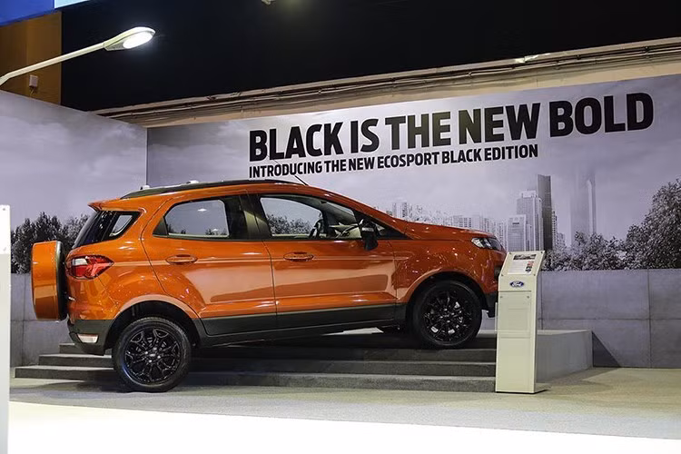 Mọi phiên bản EcoSport tại Việt Nam được trang bị động cơ xăng 4 xi-lanh Duratec Ti-VCT 1.5L công suất 110 mã lực/140Nm, truyền sức mạnh tới cầu trước thông qua hộp số tự động 6 cấp. Tại Việt Nam, EcoSport có 3 phiên bản với khoảng giá niêm yết từ 585 tới 664 triệu đồng.