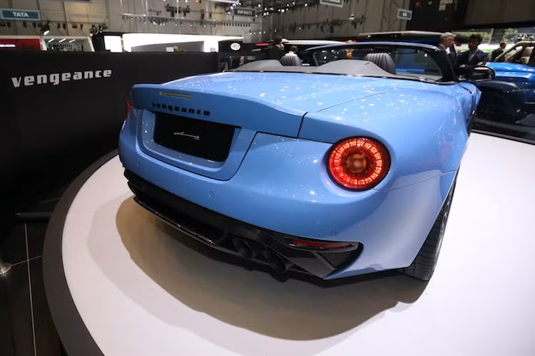  Giá siêu xe Vengeance cũng không được tiết lộ chính xác nhưng theo Kahn Design, chiếc xe sẽ có giá trị ngày càng tăng theo năm tháng. Nói cách khác, Vengeance có thể là một món đầu tư hấp dẫn, tiếp tục sinh ra tiền ngay cả khi chủ xe đã mua nó.