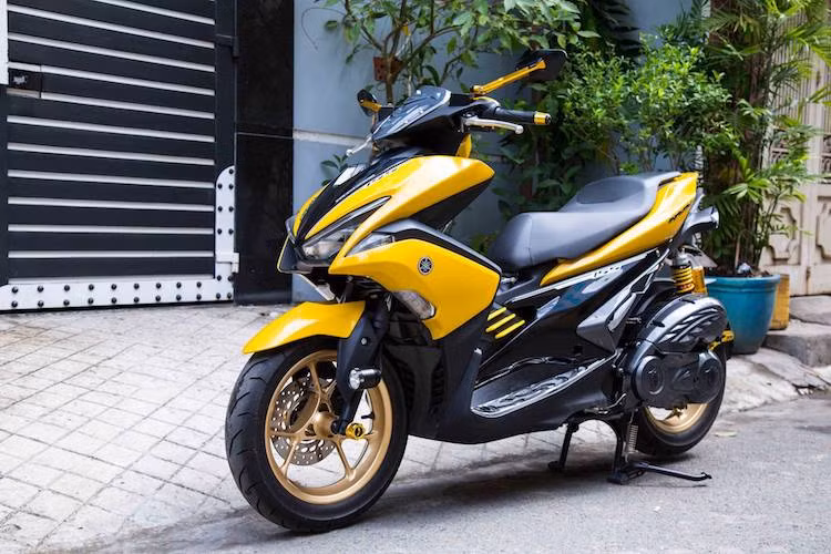 Ra mắt từ cuối năm 2016, mẫu xe tay ga thể thao Yamaha NVX 155 hiện đã được nhiều người Việt lựa chọn do sở hữu kiểu dáng bắt mắt và nhiều trang bị cao cấp với mức giá hợp lý. Mặc dù sở hữu khá nhiều lỗi, tuy nhiên nó cũng dành được sự chú ý của dân chơi xe bởi là chiếc xe tay ga với kiểu dáng mạnh mẽ và đầy nam tính.