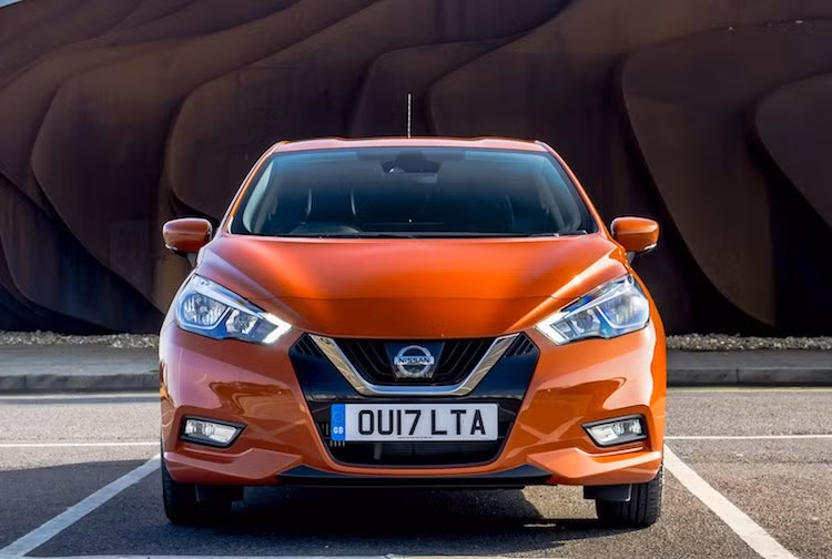 Về thiết kế, Nissan Micra về cơ bản chính là phiên bản thương mại của mẫu xe ý tưởng Nissan Sway ra mắt tại triển lãm Geneva năm ngoái. Là mẫu xe mới nhất của Nissan, Micra cũng có phần đầu với lưới tản nhiệt hình chữ V "V-Motion" đặc trưng của hãng.