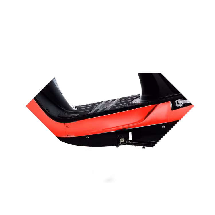 Bên cạnh đó, Anbico Diamond cũng sở hữu bảng đồng hồ với màn hình hiển thị hình tròn với viền bao quanh hình viên kim cương. Màn hình chào như tia sáng mặt trời, dễ quan sát, hiển thị đầy đủ các thông số cần thiết. Sàn để chân có diện tích rộng, phẳng, giúp người lái có cảm giác thoải mái. Bề mặt sàn để chân có hoa văn sần chống trơn trượt khi để chân.