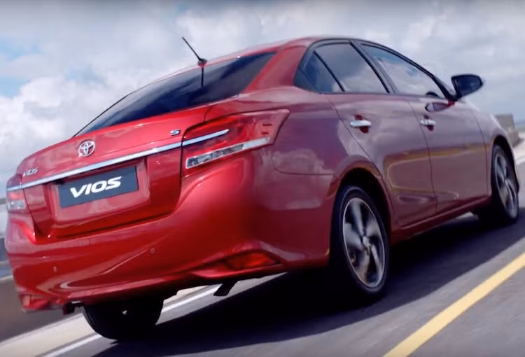 Hiện tại ở thị trường Thái Lan, Vios mới được bán với 4 phiên bản 1.5J, 1.5E, 1.5G và 1.5S, đi kèm là giá bán dao động từ 609.000 Baht đến 789.000 Baht (tương đương từ 388 triệu đồng đến 503 triệu đồng).