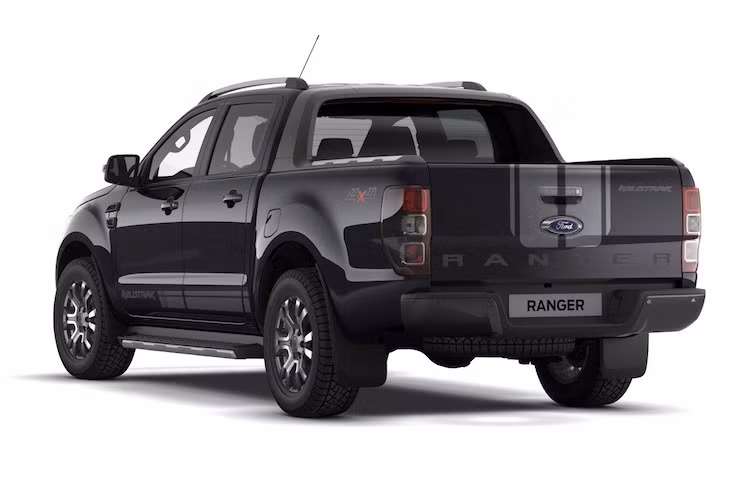 Bộ chuyển cầu điều khiển điện cho phép người dùng phiên bản 4x4 thay đổi từ chế độ 4x2 sang chế độ 4x4 ngay cả khi đang chạy bằng một nút trên bảng điều khiển trung tâm. Một vi sai cầu sau khóa điện tử giúp tăng lực kéo và khả năng off-road trong các điều kiện khó khăn. Tại Malaysia, Ranger Wildtrak Jet Black Edition có giá bán niêm yết là 141.588 Ringgit (tương đương 726 triệu đồng).