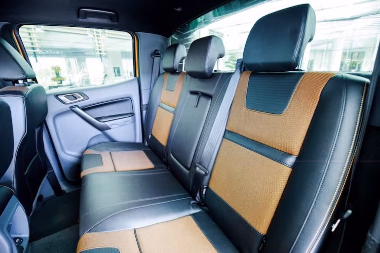 Tại Malaysia, Ranger Wildtrak là chiếc xe Ford đầu tiên được trang bị hệ thống thông tin giải trí SYNC 3. Hàng ghế sau không có nhiều thay đổi, ngoại trừ ổ cắm điện 230V xoay chiều, có thể dùng để sạc máy tính xách tay và các thiết bị điện tử khác khi đi làm hay trong các chuyến dã ngoại gia đình.