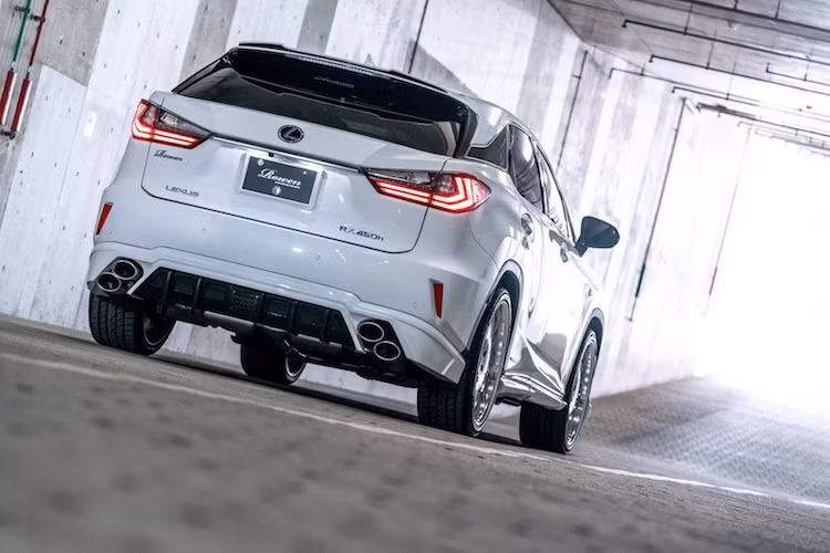 Chiếc xe "demo" của Rowan trong bài viết dựa trên phiên bản Lexus RX450h F-Sport, tuy nhiên bộ bodykit này có thể lắp cho mọi phiên bản khác của dòng xe. Hiện tại Rowan chưa công bố giá bán cho gói bodykit này.