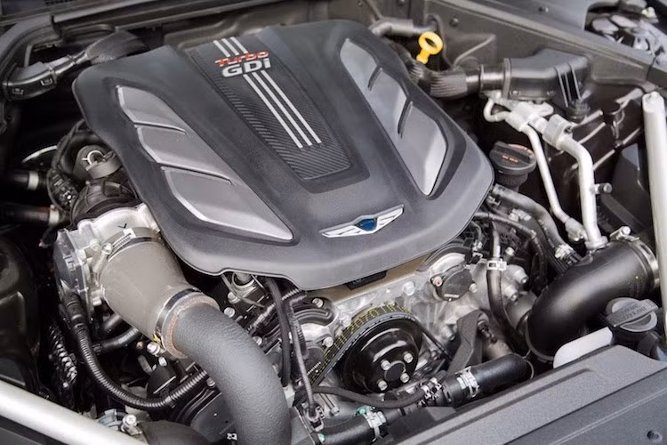 Genesis không công bố phiên bản động cơ được sử dụng cho Genesis G90 Special Edition. Tuy nhiên hiện tại, dòng xe này đang có 2 loại động cơ khác nhau là V6 3.3l tăng áp kép với công suất tối đa 365 mã lực cùng mô-men xoắn cực đại 509 Nm và V8 5.0l nạp khí tự nhiên mạnh 420 mã lực/519 Nm.