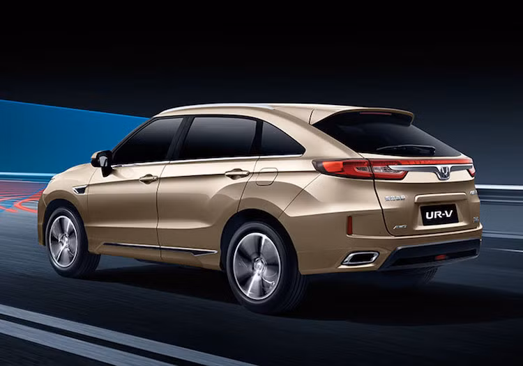 UR-V có chiều dài 4825 mm, rộng 1942 mm, cao 1670 mm và có trục sơ sở dài 2820 mm. Với kích thước này, chiếc xe sẽ nằm trong phân khúc crossover cỡ trung. Phần mui của chiếc xe đổ dốc về phía sau theo phong cách xe coupe, khiến cho UR-V có phần nào đó khá giống Bentley Bentayga và trở nên thể thao hơn các đối thủ cùng phân khúc.