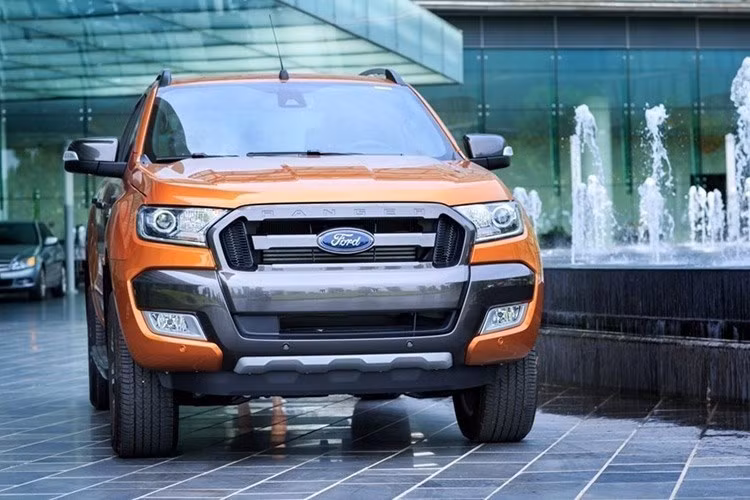 Trong khi đó, "ông vua bán tải" tại Việt Nam là Ford Ranger lại thường chỉ đứng thứ 3 trong danh sách xe bán tải bán chạy nhất Thái Lan. Trên Thế giới, bên cạnh Mỹ thì Thái Lan là một trong những thị trường đứng đầu về mức tiêu thụ xe bán tải, và đa số những mẫu pickup hiện đang được bán ở Việt Nam cũng được nhập trực tiếp từ xứ sở Chùa Vàng.