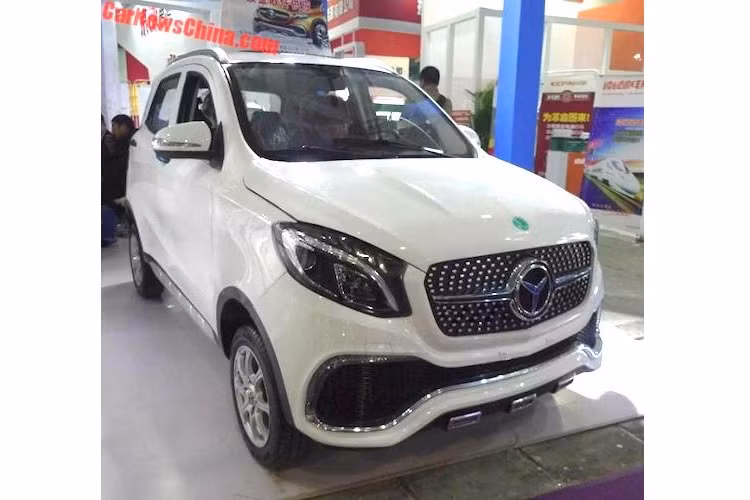 Tại triển lãm xe điện Tế Nam vừa diễn ra tại Trung Quốc, một công ty có tên gọi Dezhou Luxing Vehicle Company với trụ sở ở thành phố Đức Châu, tỉnh Sơn Đông đã ra mắt mẫu xe điện cỡ nhỏ Luxing iStar LSEV. Có thông số kỹ thuật khiêm tốn, tuy nhiên mẫu xe này đã thu hút được khá nhiều sự chú và đánh giá là thương hiệu xe Tàu nhái Mercedes.