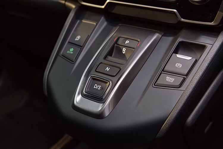 Mọi phiên bản sẽ được trang bị sẵn hệ thống chống bó cứng phanh ABS, phân phối lực phanh EBD, hỗ trợ giữ ổn định thân xe VSA. Trong khi đó những phiên bản cao cấp còn có thêm camera nhận biết điểm mù Lane Watch và hệ thống theo dõi người lái mất tập trung Driver Monitor.